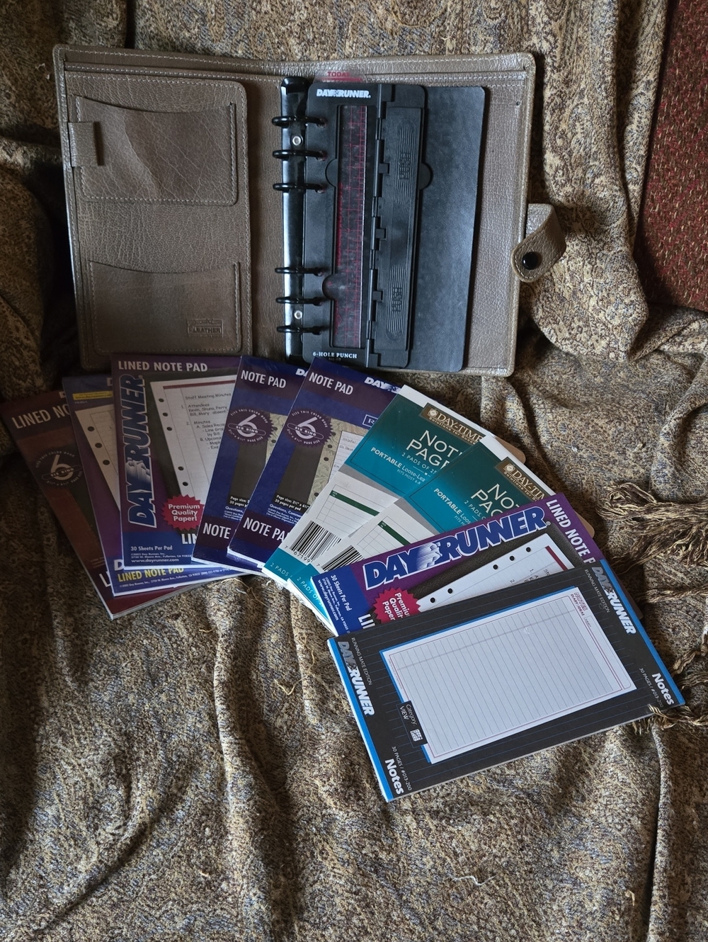 Day Runner Gray Zip-Closure Tablet Organizer with Assorted Note Pads